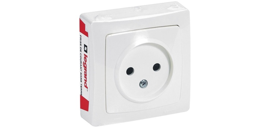 Prise - 2 pôles - complet - en saillie - blanc