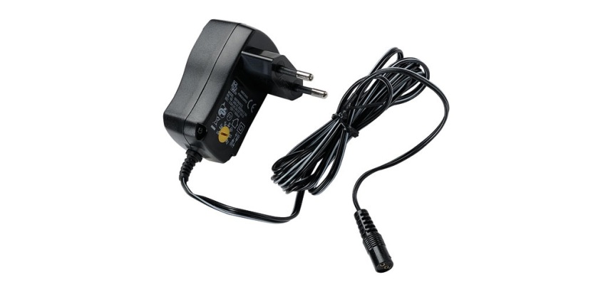 Alimentation universelle - 6 adaptateurs de sortie - noir
