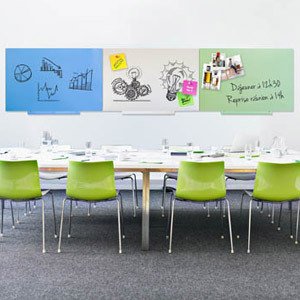 Tableaux blancs d'écriture colorés