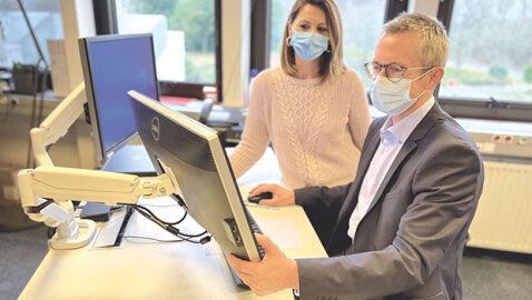 Le test du bras support-écrans