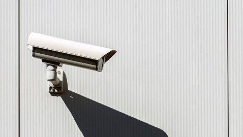 Hoe kunt u uw bedrijf 's nachts beveiligen?