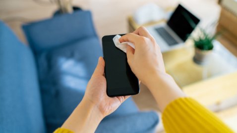 Hoe desinfecteert u schermen van gsm's en tablets?