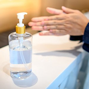 Voorzie werknemers van hydro-alcoholische gels of antibacteriële oplossingen