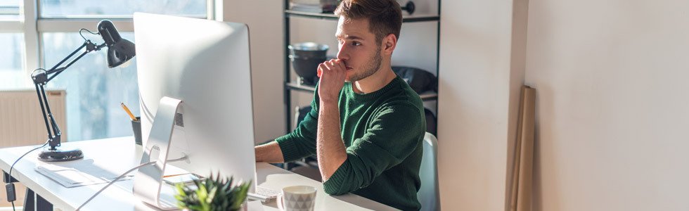 Postura saludable al trabajar con pantallas: Guía práctica